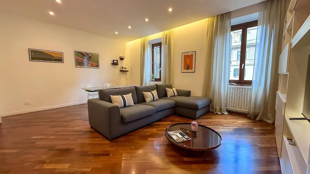 Elegant Roman Escape Walk To The Colosseum Italy