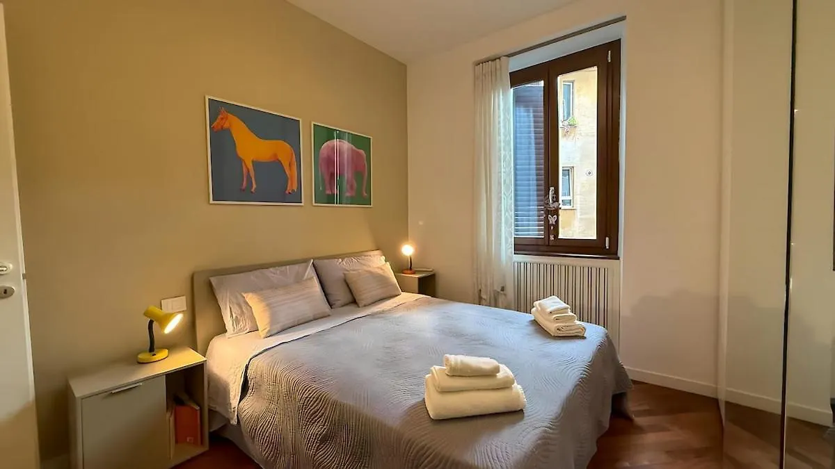 Elegant Roman Escape Walk To The Colosseum Apartment Rome