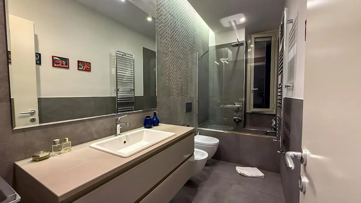 Elegant Roman Escape Walk To The Colosseum Apartment Rome