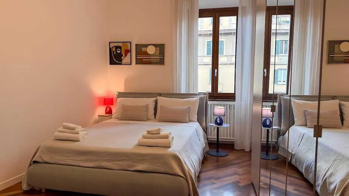Elegant Roman Escape Walk To The Colosseum Apartment Rome